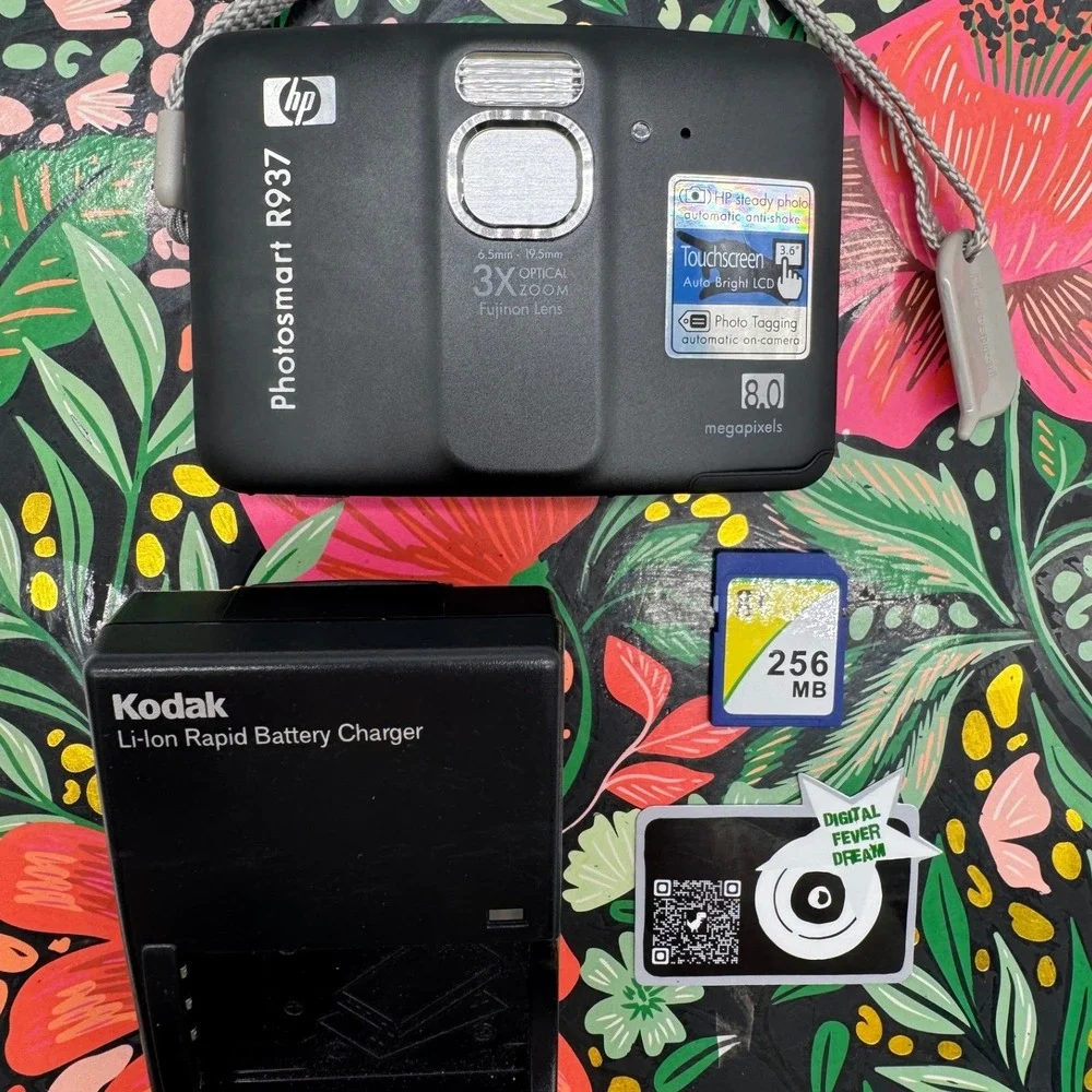 HP Photosmart R937 Digital Camera Black 8.0MP 3.6in Touchscreen 3x Optical Zoom